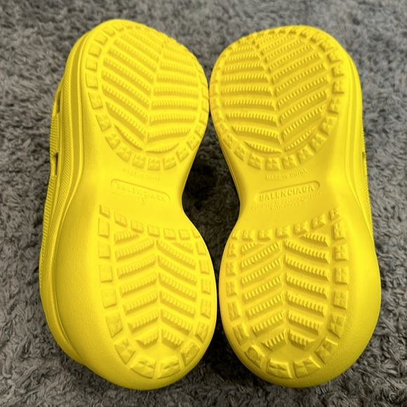 Balenciaga POOL CROCS SLIDE SANDAL Wm40/10 pre-owned. (Authentic) - Picture 5 of 8
